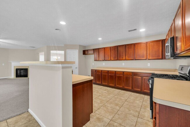Building Photo - PRICE DROP!!! 3 BEDROOM 2.5 BATH SOUTH FULTON HOME!!