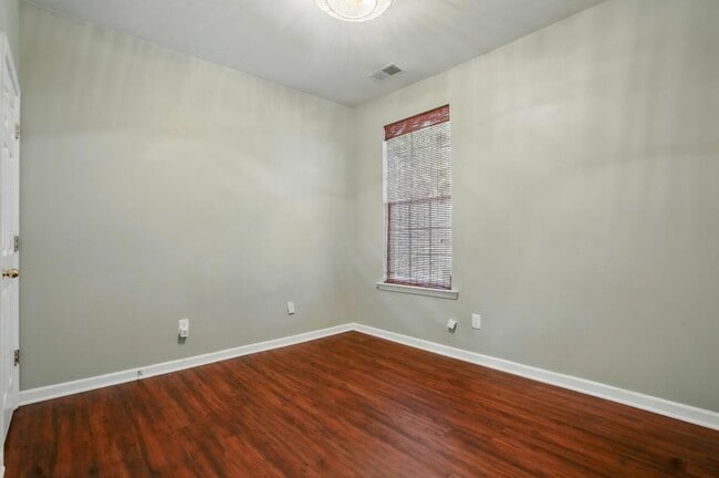 Building Photo - 7420 Abigail Glen Dr