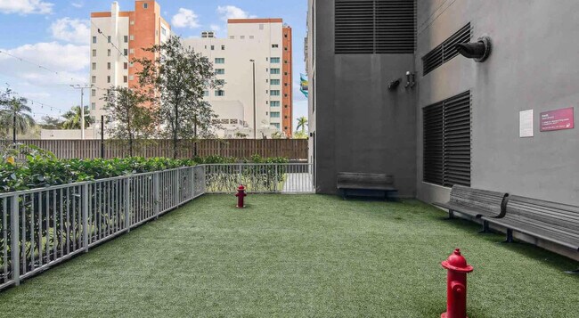 Building Photo - 404 NE 2nd Ave