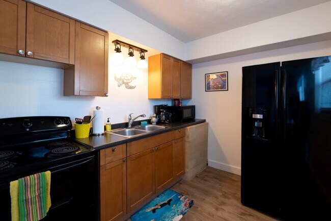 Building Photo - 141 California Ave