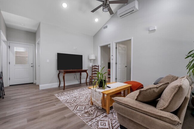 Building Photo - 15 Arapaho Trail