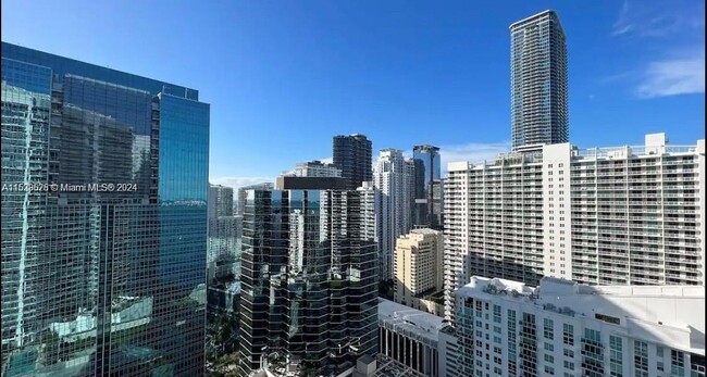 Building Photo - 1300 Brickell Bay Dr