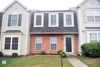 Building Photo - A Great Fairview Commons Townhome!