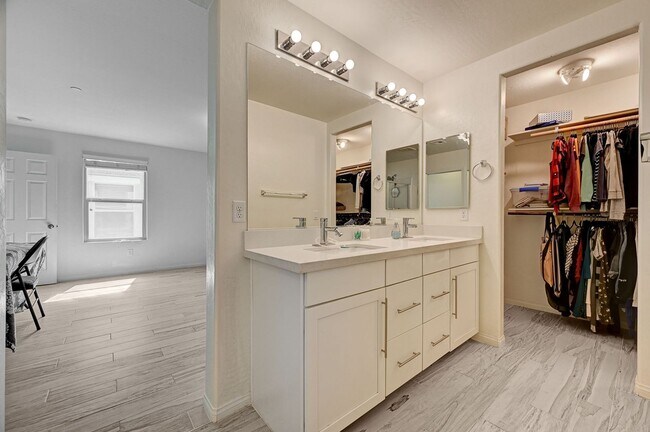 Building Photo - Stunning Southern Highlands three bedroom!