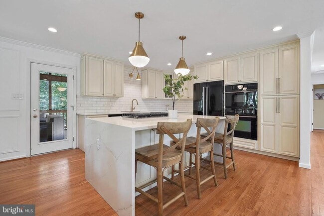 Building Photo - 9123 Cherrytree Dr