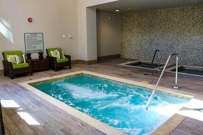 Building Photo - 1701 N Lois Ave