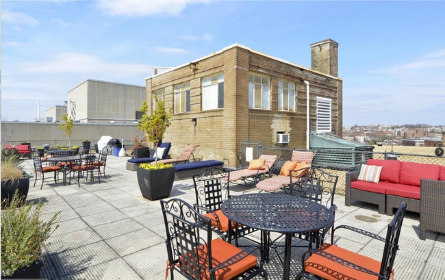 Building Photo - GORGEOUS JR ONE BEDROOM IN DOUPONT