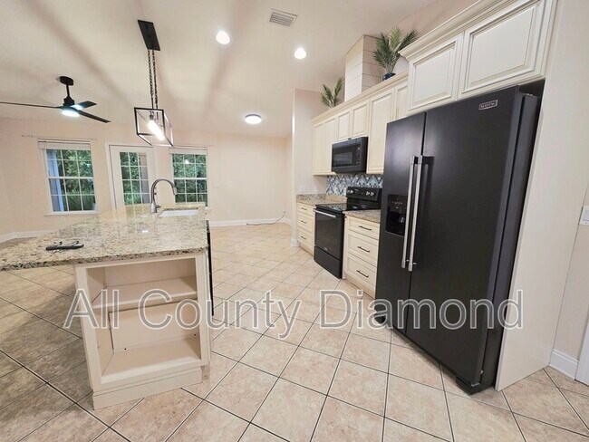 Building Photo - 603 Diamonte Cir