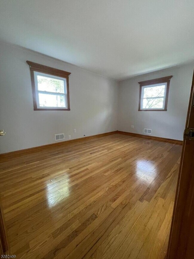Building Photo - 331 Boxwood Ct