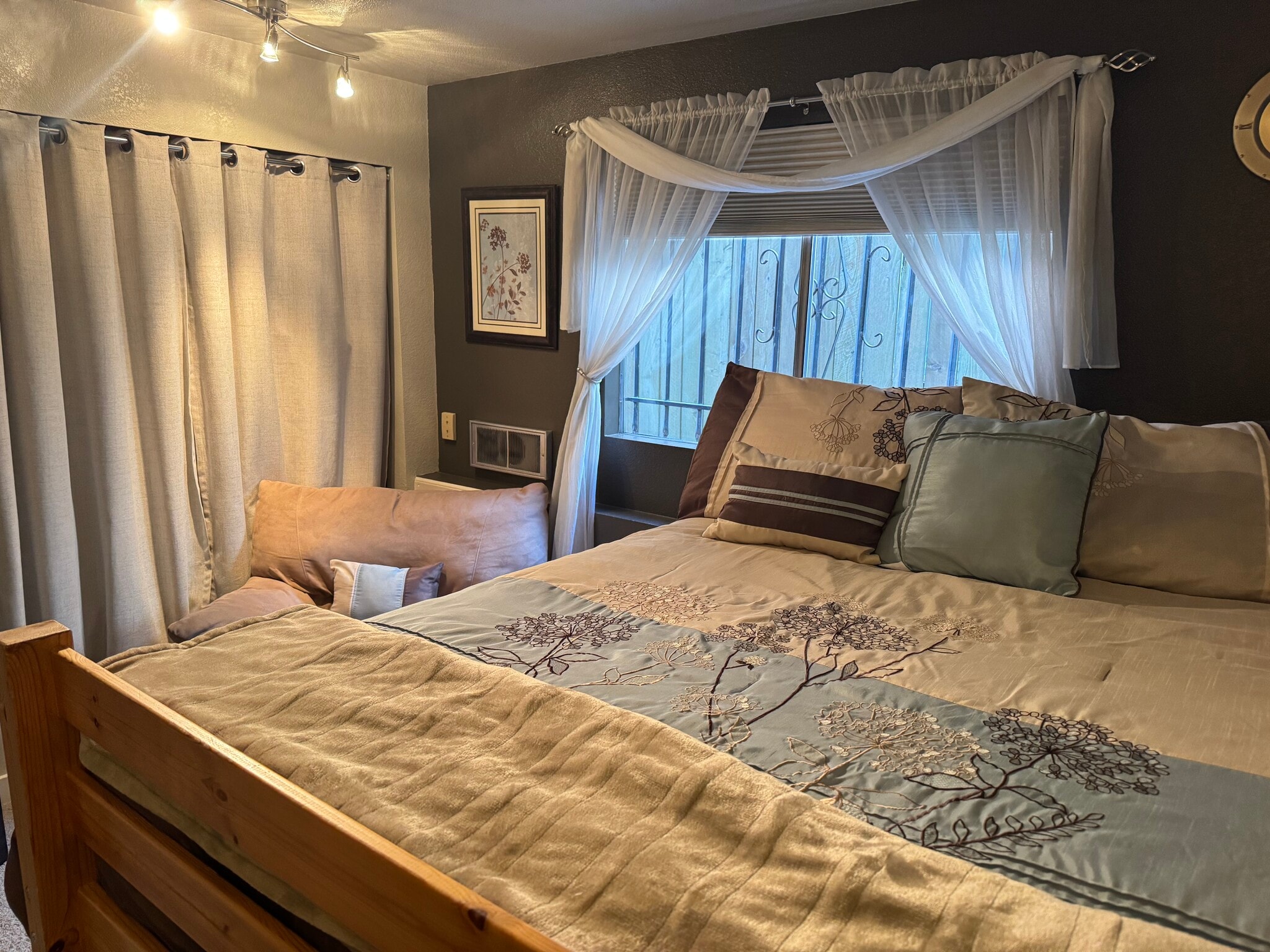 Third bedroom-lower level - 932 22nd Ave S