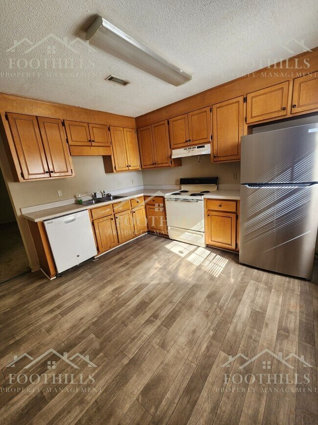 Building Photo - 123 Woodland Dr