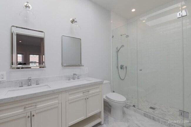 Building Photo - 127 Ashbury St