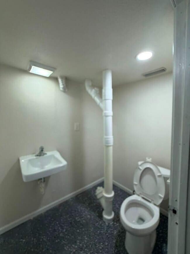 Building Photo - 4640 N 54th St