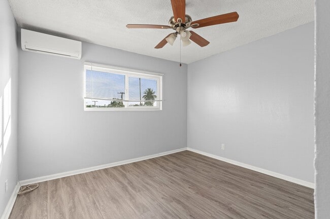 Building Photo - 927 Daisy Avenue