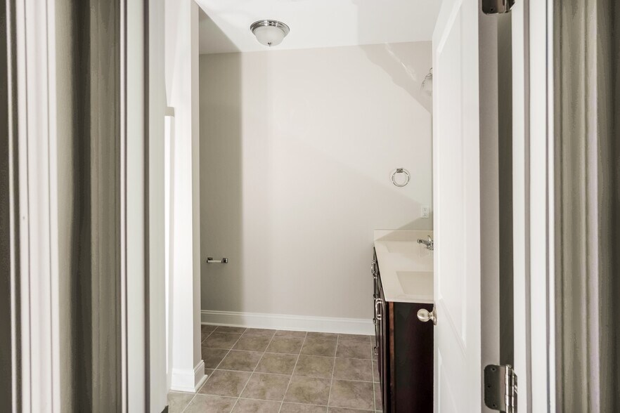 Building Photo - 387 Trevally Ct