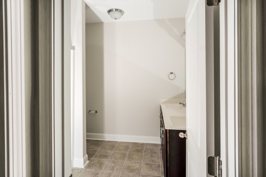 Building Photo - 405 Trevally Ct