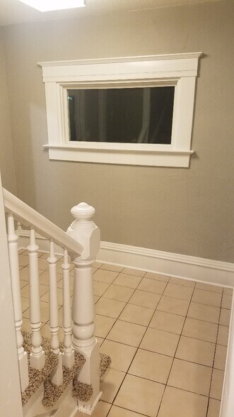 Entry - 312 SW Pleasant St