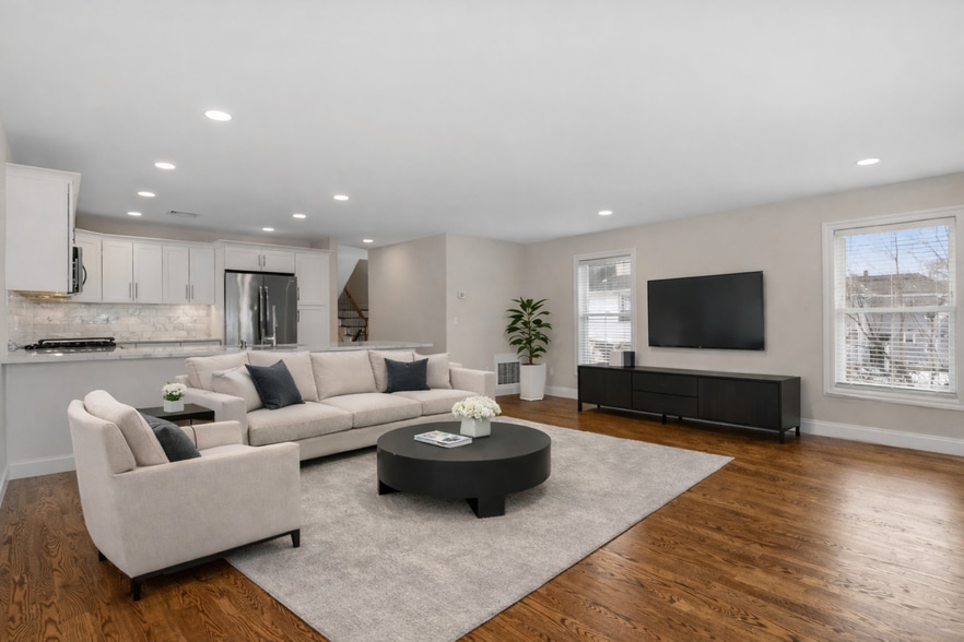 Building Photo - 20 Zazzetti St