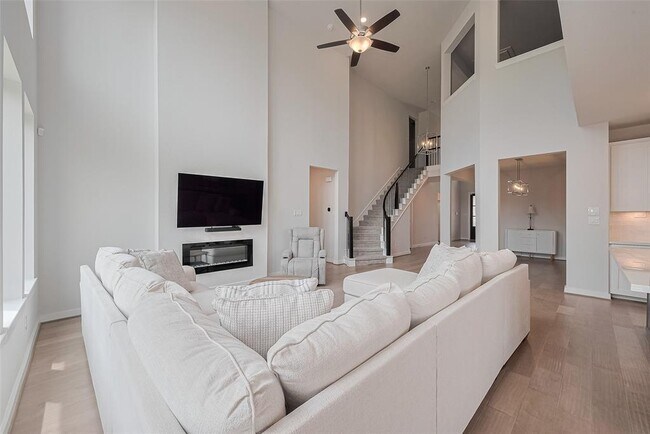 Building Photo - 307 Roselle Leaf Dr