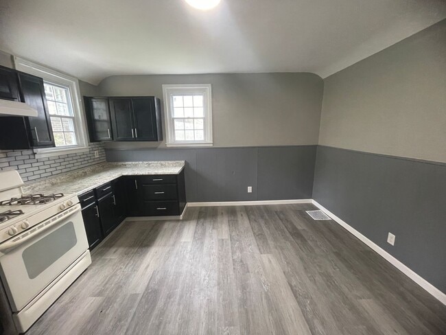 Building Photo - Newly updated 3 bedroom house in Glassport for rent!