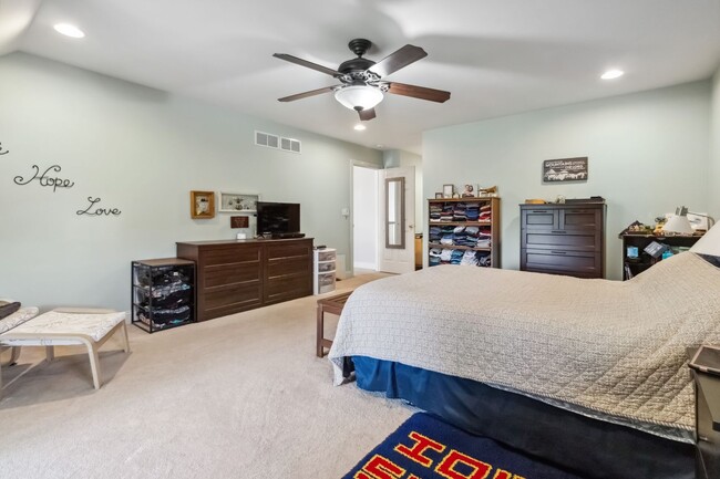 Building Photo - Effortless Charm in Over 3,000 Sq Ft of Li...