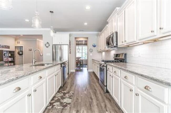 Building Photo - 365 N Bracken Fern Ln