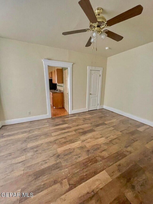Building Photo - 2526 Yandell Dr
