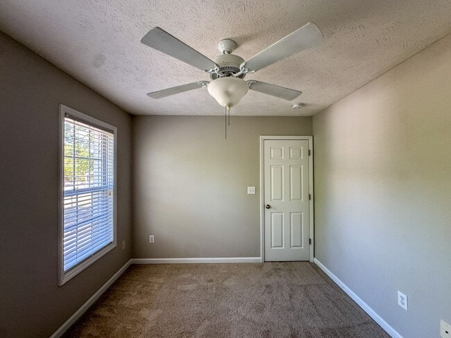 Building Photo - Spacious 4 Bed 2.5 Bath Home in Carolina Lakes
