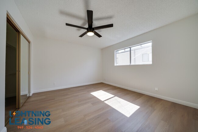 Building Photo - 14632 Magnolia-204D