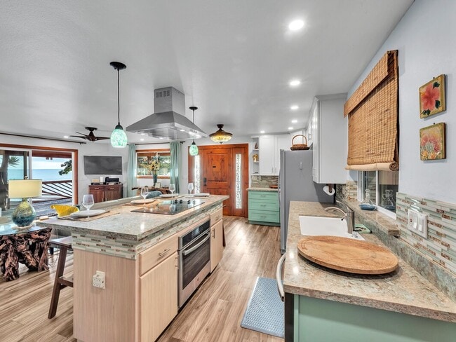 Building Photo - Oceanfront Estate: The Honolii Hale