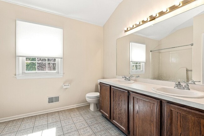 Building Photo - 2263 Almshouse Rd
