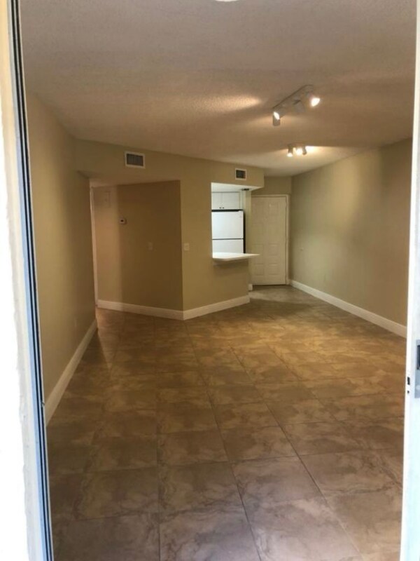 Building Photo - 8343 Lake Dr