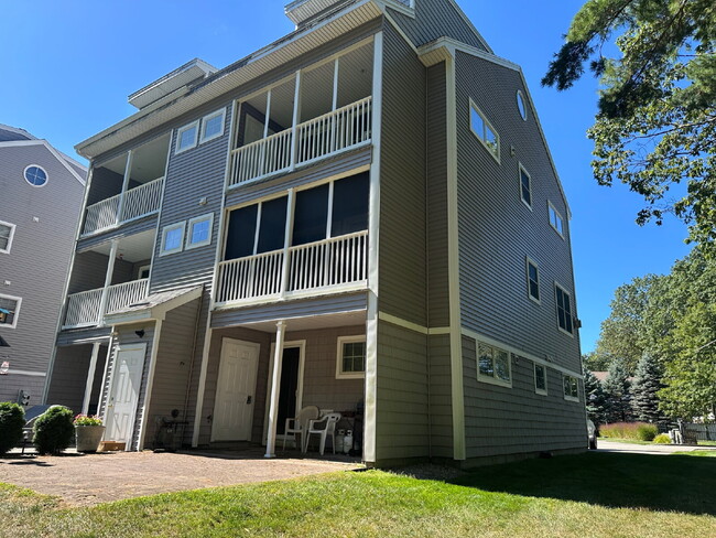 Building Photo - Winter Rental, Coastal Living Done Right – 4BR, 3BA, Fully Furnished