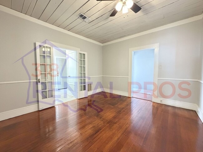 Building Photo - Recently Updated 3 Bedroom House