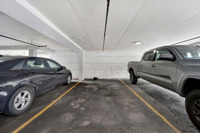 Building Photo - 3161 N Cambridge Ave