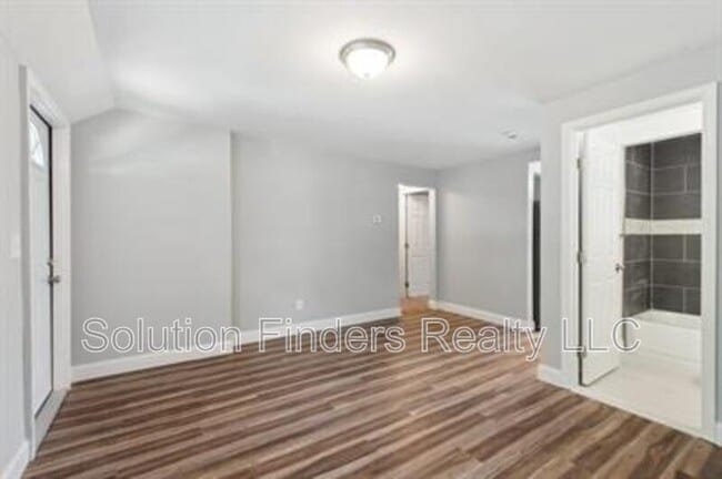 Building Photo - 3458 6th St