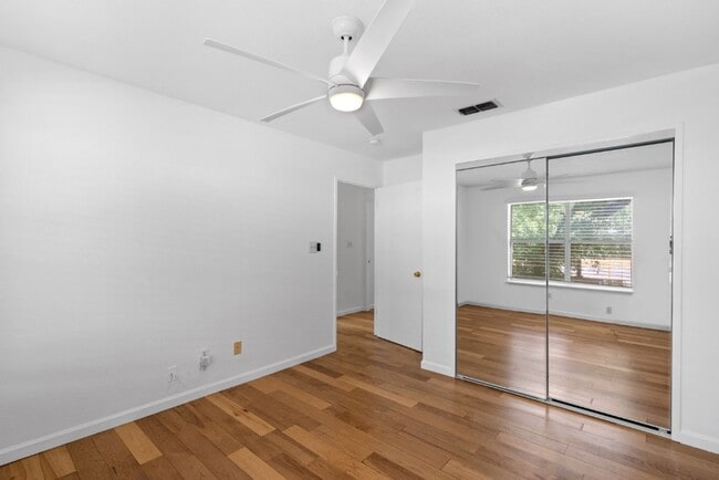 Building Photo - 1211 Delano St