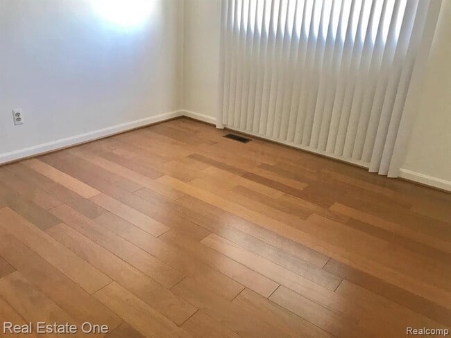 Building Photo - 37147 Evergreen Dr