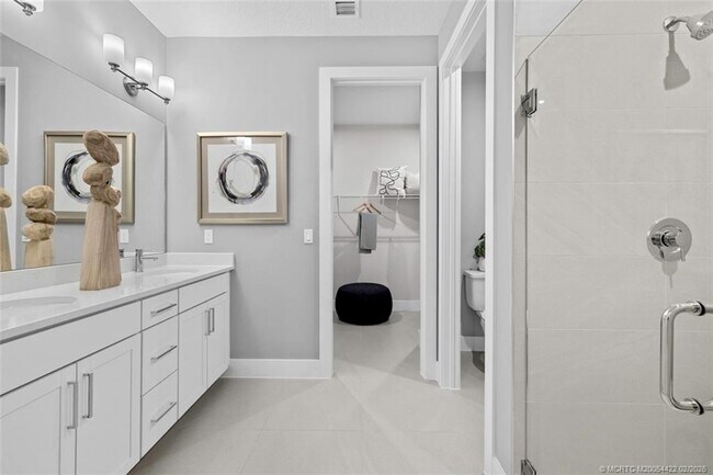 Building Photo - 823 SW Pr Ave