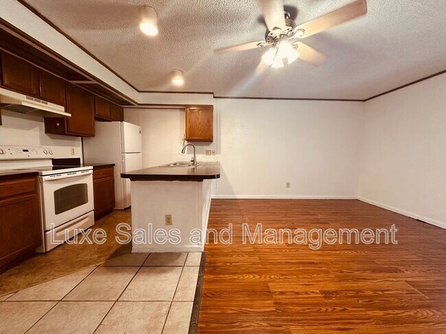 Building Photo - 4110 N Drexel Blvd