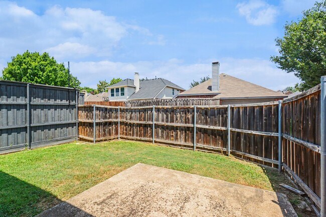 Building Photo - 1707 Briarhollow Dr