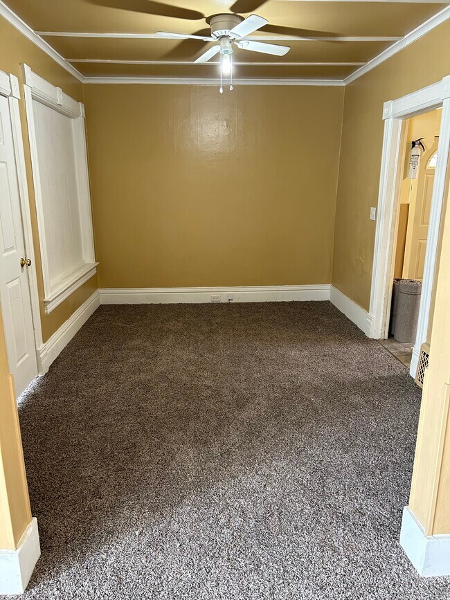 Building Photo - 403 W South Park Ave