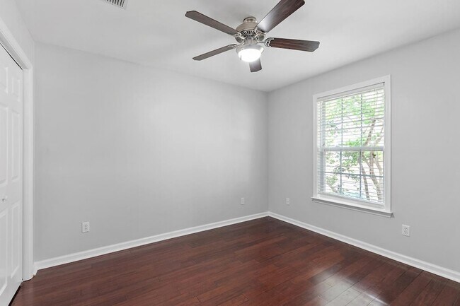 Building Photo - 2521 Heathrow Dr