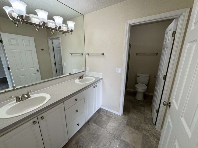 Building Photo - 1/2 OFF 3rd Month's Rent!!  Beautiful 4 Bedroom Clackamas Home