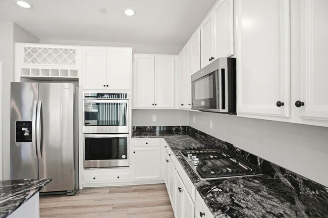 Building Photo - Inspirada Beauty With Bed and Bath On 1st Floor