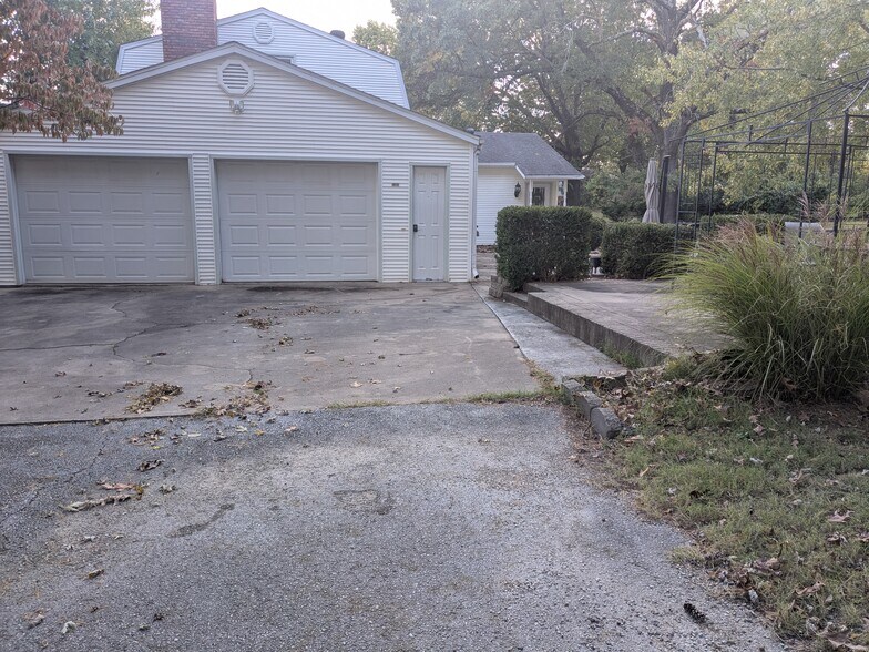 Building Photo - 1306 Marion Dr