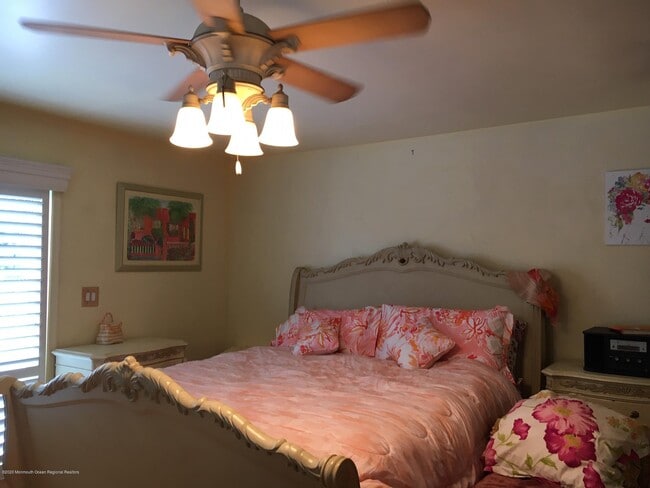 Building Photo - 2215 Old Mill Rd