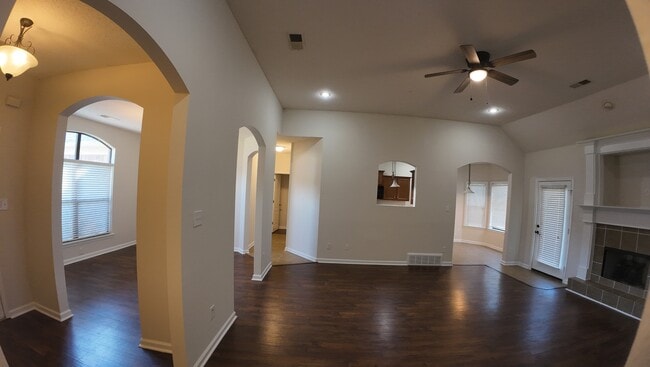 Building Photo - 135 Clear Springs Dr