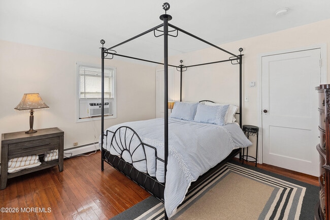 Building Photo - 462 Church St