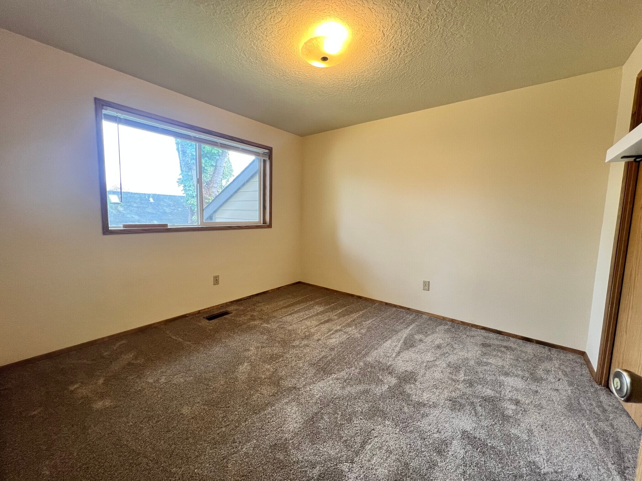 Building Photo - 1232 SW Maple Tree Ct